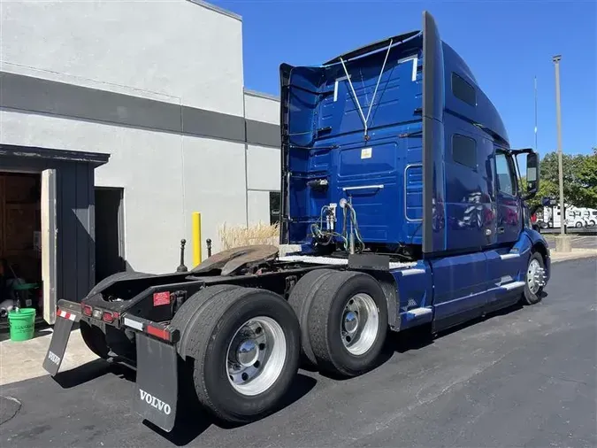 2019 VOLVO VNL760