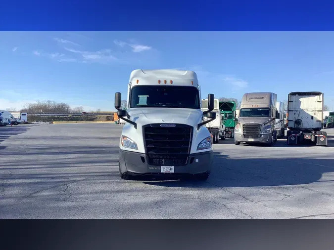 2021 Freightliner Cascadia 126