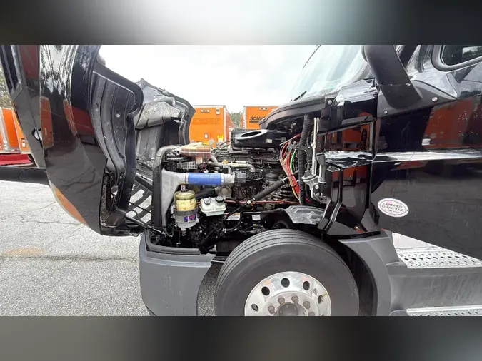 2021 Freightliner Cascadia 126