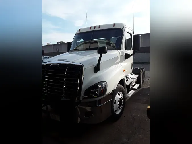 2016 FREIGHTLINER/MERCEDES CASCADIA 1253458e0efdd7d0f290c23e9643f3eae75