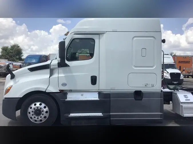 2021 Freightliner Cascadia 126