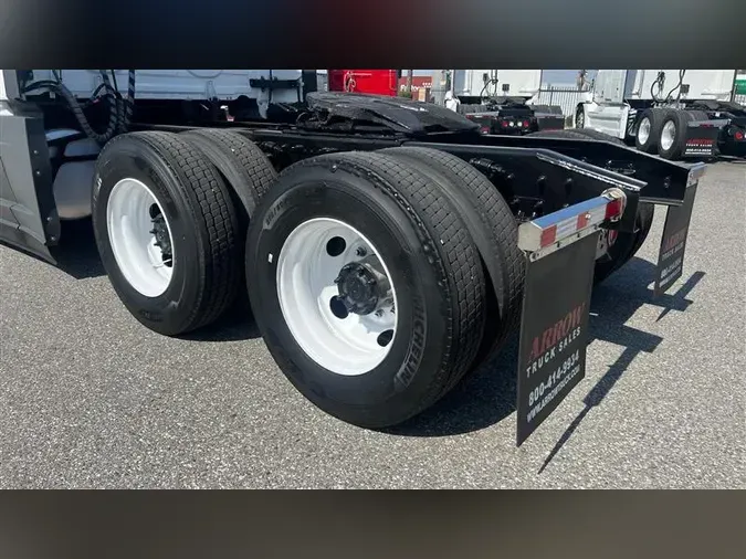 2021 FREIGHTLINER CA126