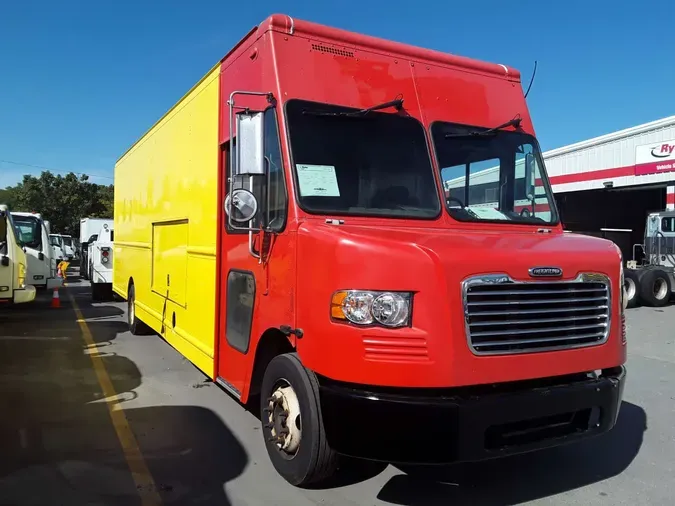 2017 FRTLR CUSTOM CHASSIS CORP MT-55 WALK-IN