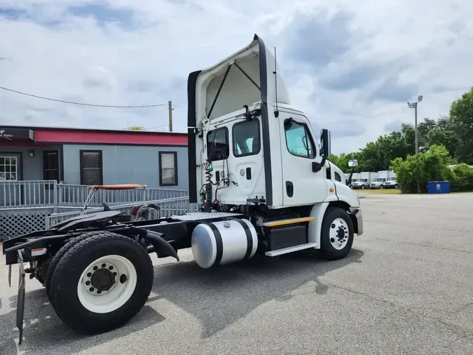 2017 FREIGHTLINER/MERCEDES CASCADIA 113