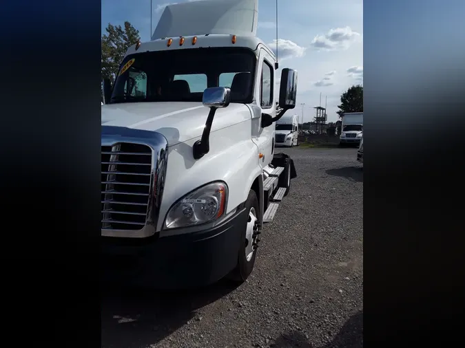 2015 FREIGHTLINER/MERCEDES CASCADIA 125