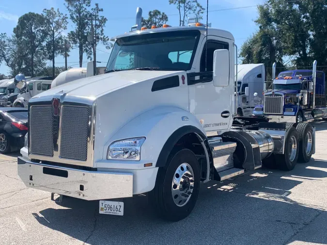 2024 Kenworth T880