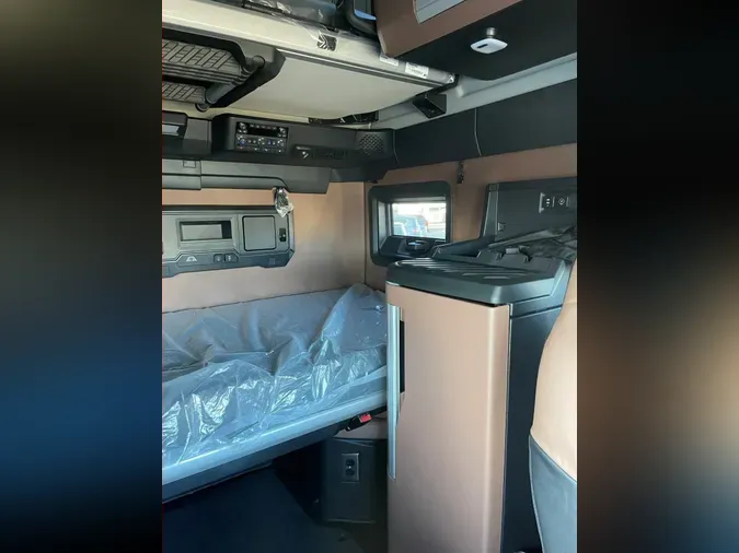 2026 MACK Pioneer 76" High Roof