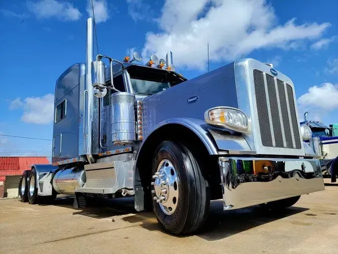 2023 Peterbilt 389