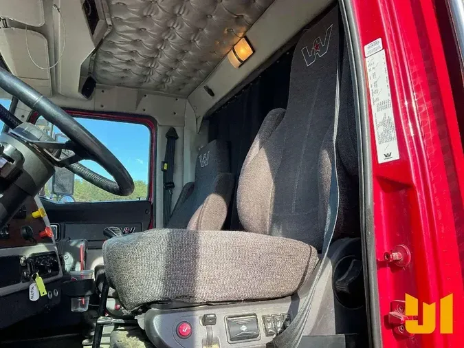 2017 WESTERN STAR 4900SA