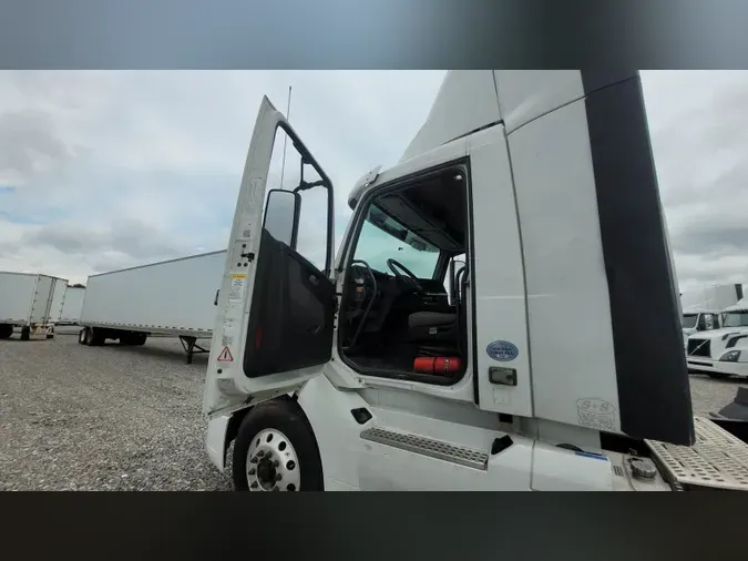 2019 Volvo VNL300