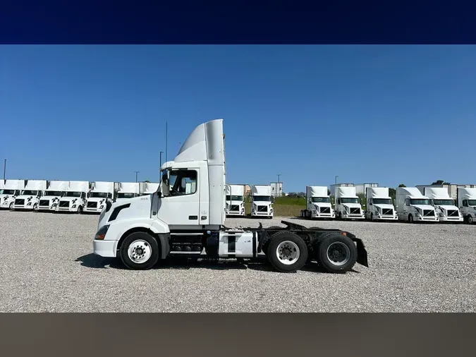 2016 Volvo VNL300