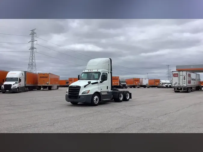 2020 Freightliner Cascadia 126