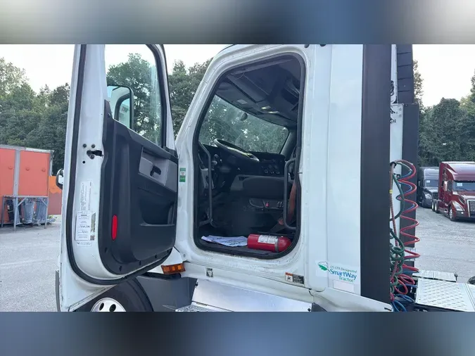 2020 Freightliner Cascadia 126