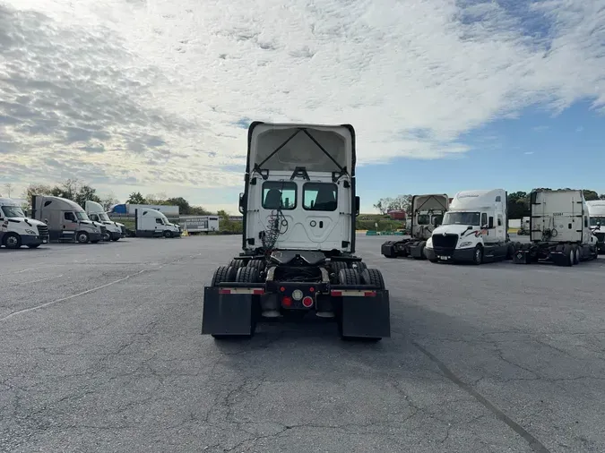 2020 Freightliner Cascadia 126