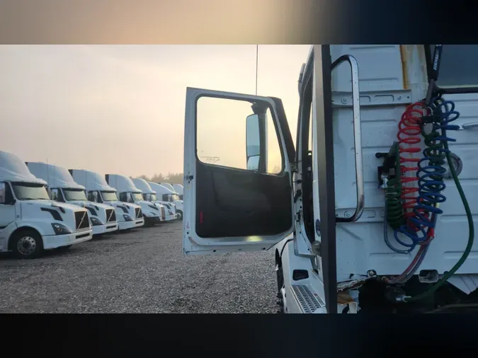 2019 Volvo VNL3003483601292bb30850c4aad77881ddc53