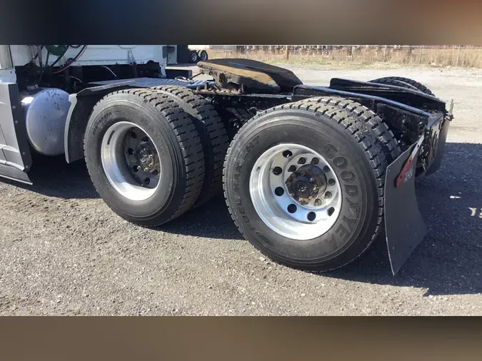 2021 Freightliner Cascadia 126