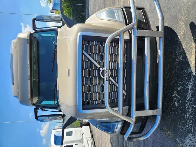 2019 VOLVO VNL64T760348717b92f38c01517be2887aab50f16