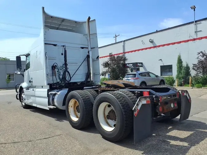 2020 VOLVO VNR64T-640