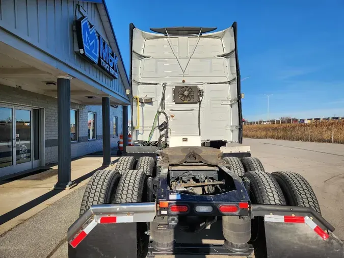 2021 VOLVO VNL64T740