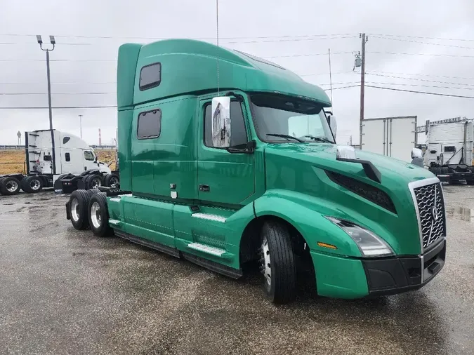 2021 VOLVO VNL64T860