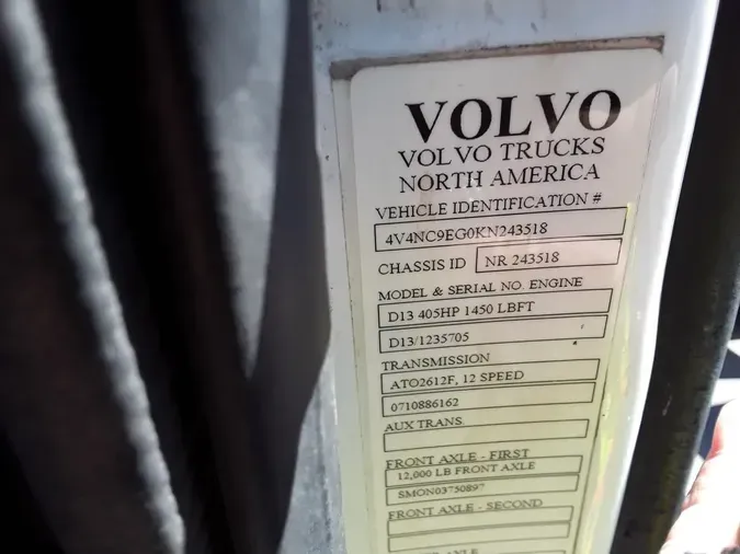 2019 VOLVO VNL64T-300