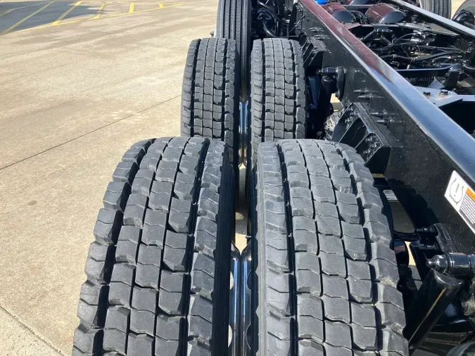 2025 Kenworth T880 Short Hood