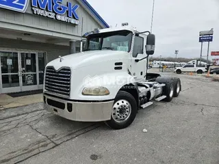 2015 MACK CXU613