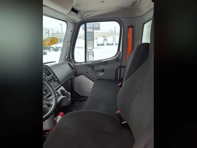 2017 FREIGHTLINER/MERCEDES M2 106