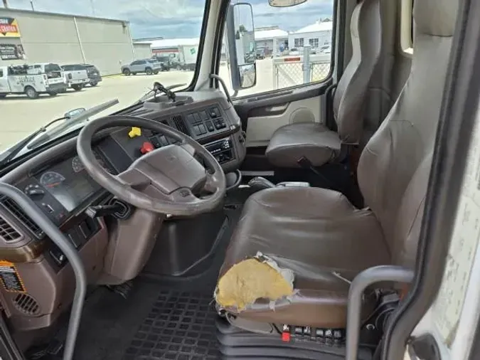 2016 Volvo VNL64T300