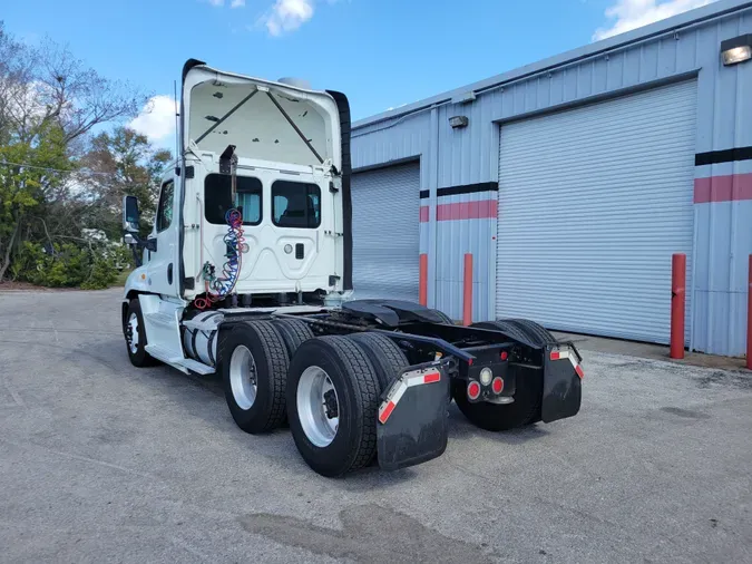 2016 FREIGHTLINER/MERCEDES CASCADIA 125