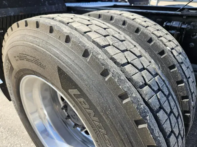 2019 VOLVO VNL64T760