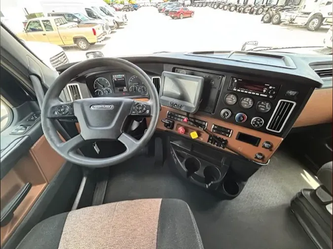 2023 Freightliner Cascadia 126