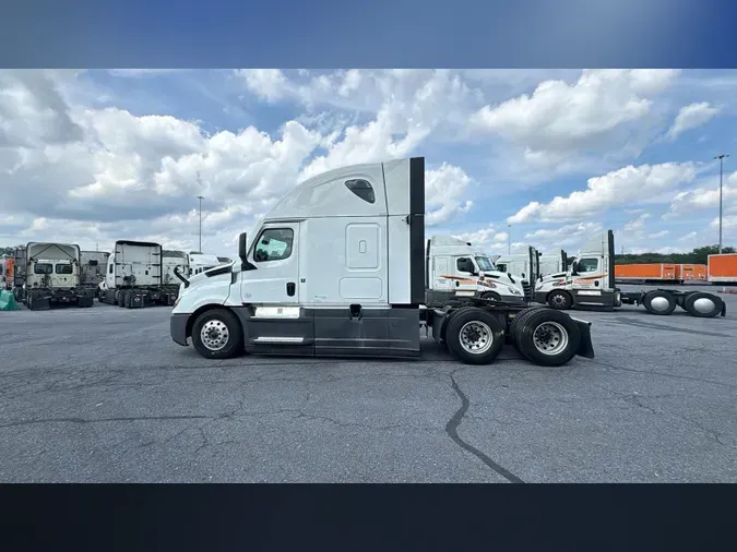 2023 Freightliner Cascadia 126