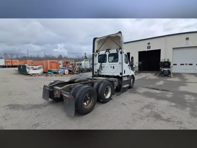 2020 Freightliner Cascadia 126