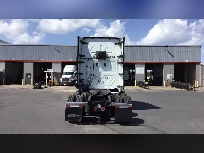 2023 Freightliner Cascadia 126