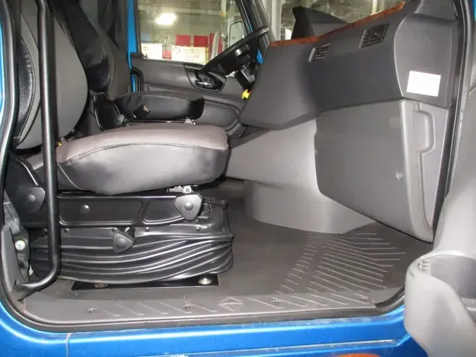 2021 NAVISTAR INTERNATIONAL LT625 SLPR CAB