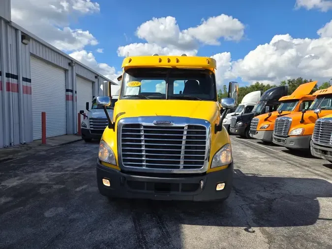 2019 FREIGHTLINER CASCADIA 113