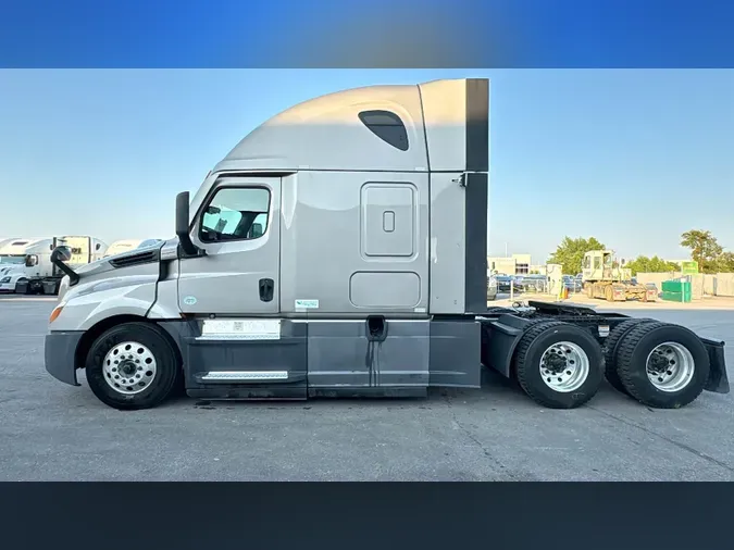 2022 Freightliner Cascadia 126