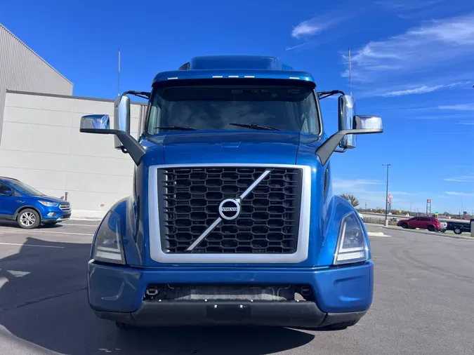 2022 VOLVO VNR64T640