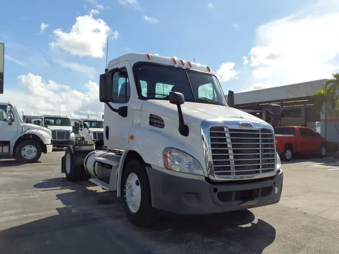 2016 FREIGHTLINER/MERCEDES CASCADIA 113