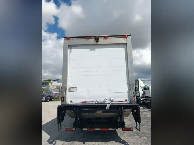 2018 FREIGHTLINER M2 106