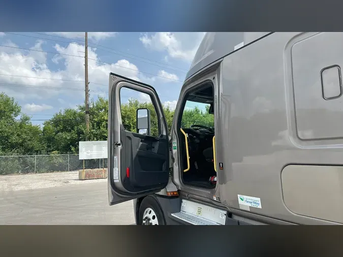 2024 Freightliner Cascadia 126