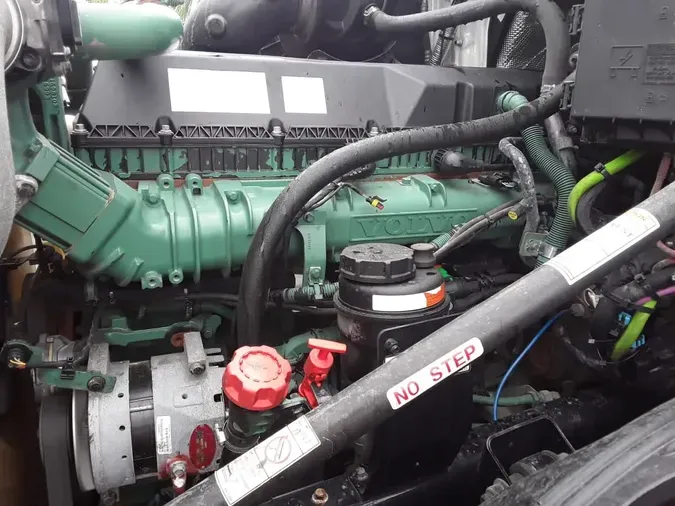 2020 VOLVO VNL64T-760
