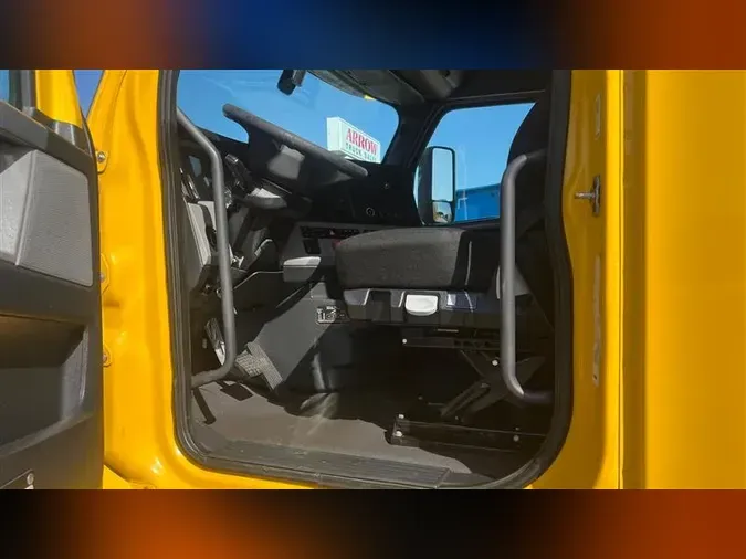 2020 FREIGHTLINER CA126