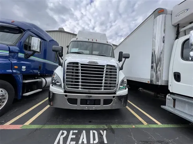 2016 FREIGHTLINER/MERCEDES CASCADIA 113