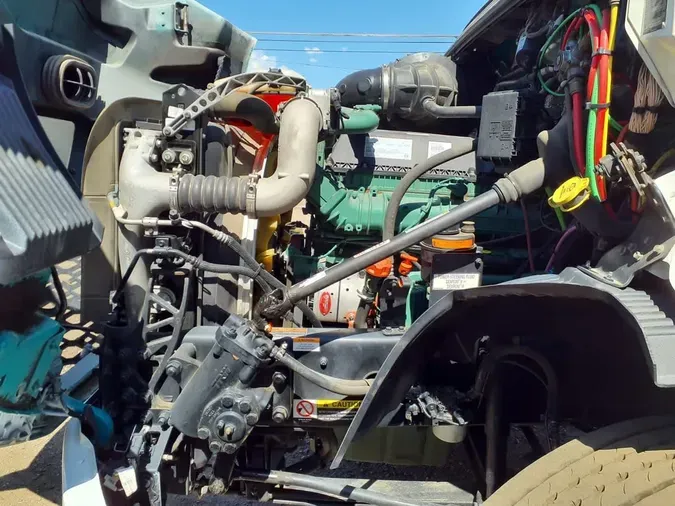 2019 VOLVO VNR42T 300