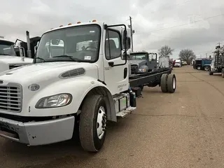 2017 FREIGHTLINER BUSINESS CLASS M2 106