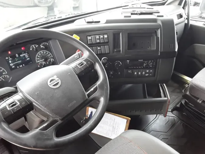 2020 VOLVO VNR64T-640