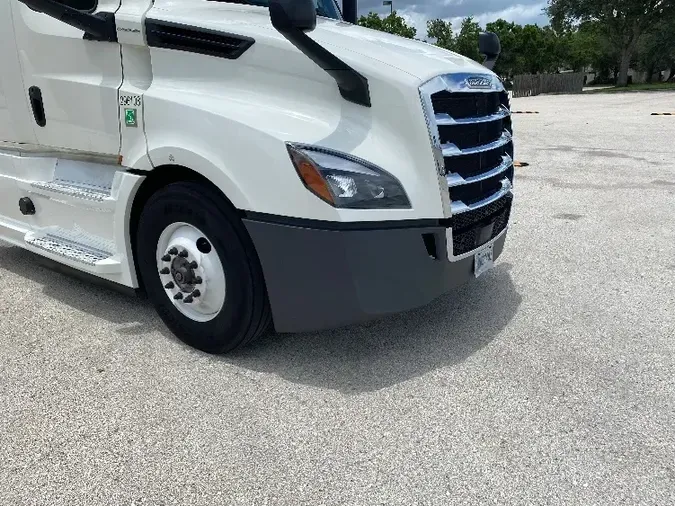 2018 Freightliner T12664ST