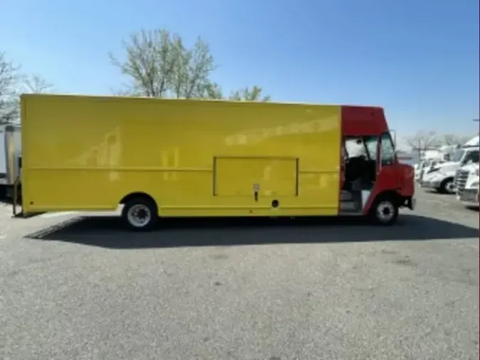 2017 FRTLR CUSTOM CHASSIS CORP MT-55 WALK-IN